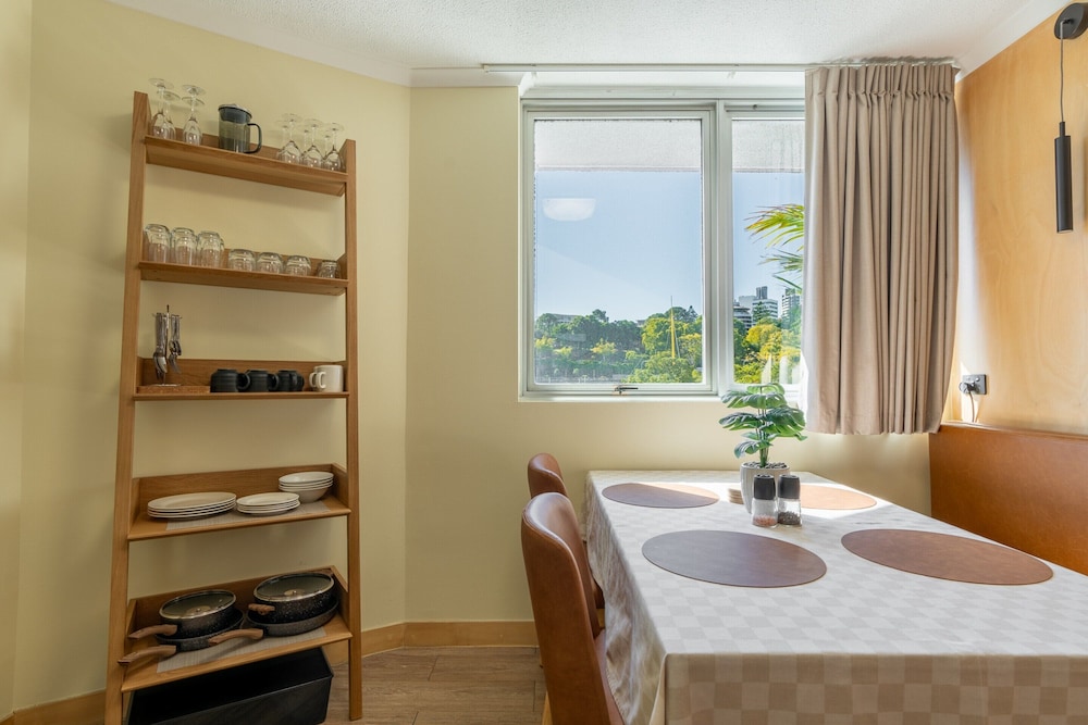 Quirky CBD 1-bed With Pool, Sauna and Balcony