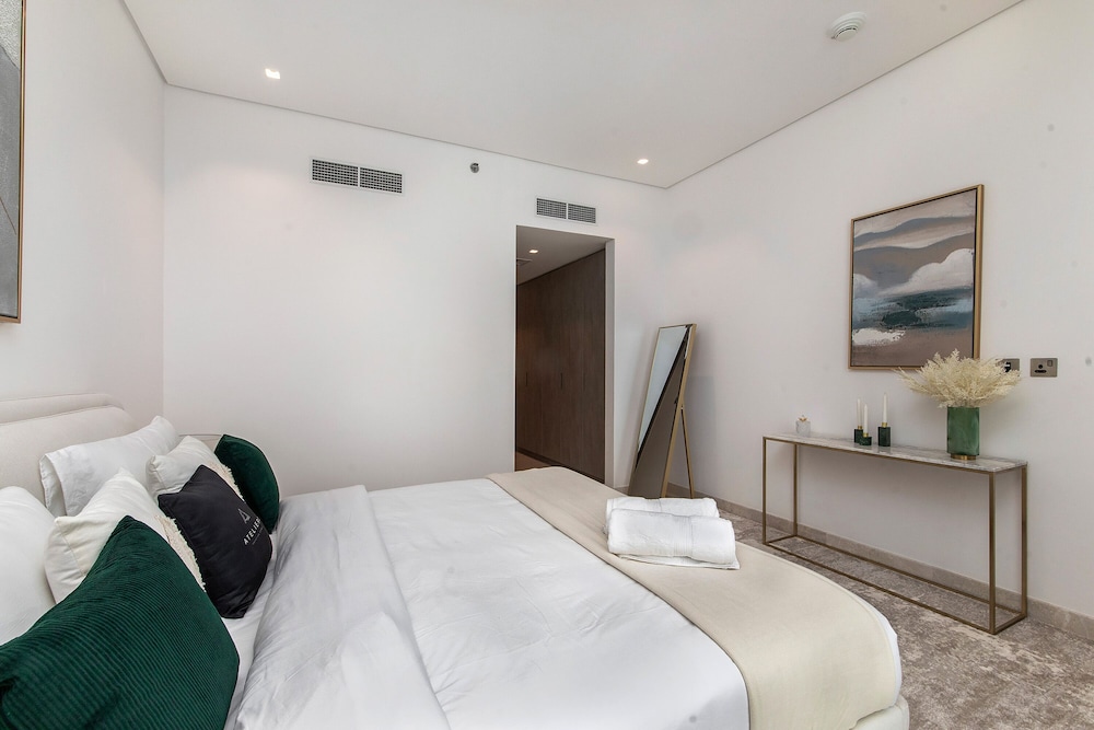 Luxe 3BR with Burj Khalifa view