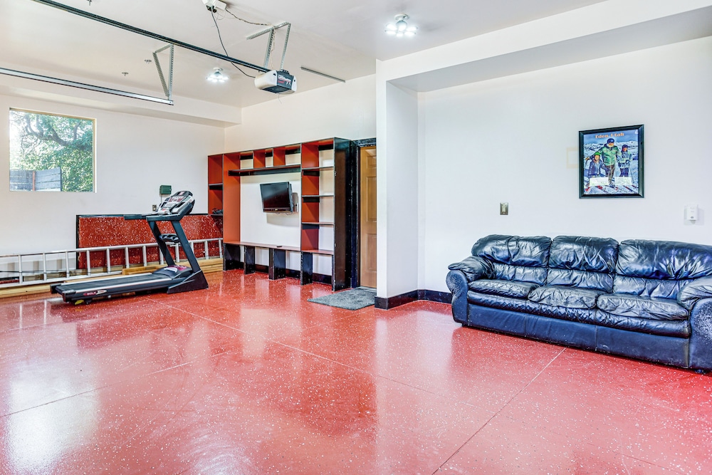 5 Mi to Powder Mtn: Tuscan Mountain Retreat