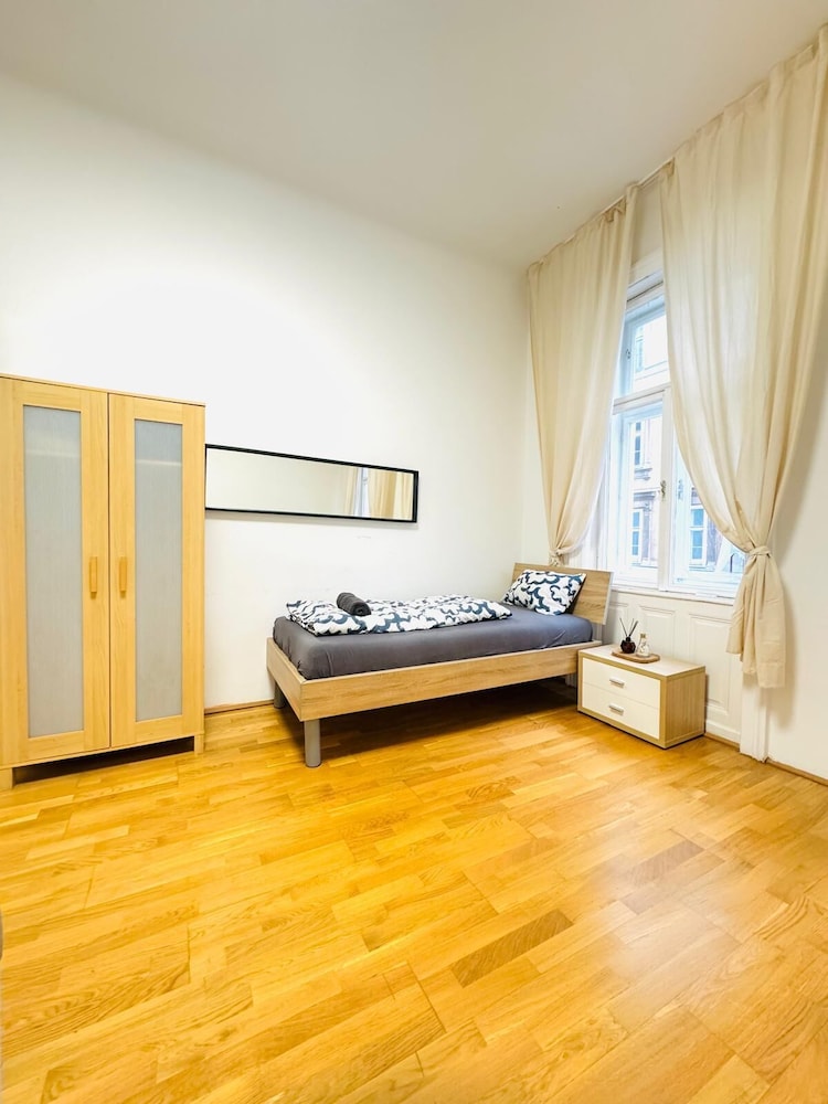 Affordable Stay Walk to Stadthalle