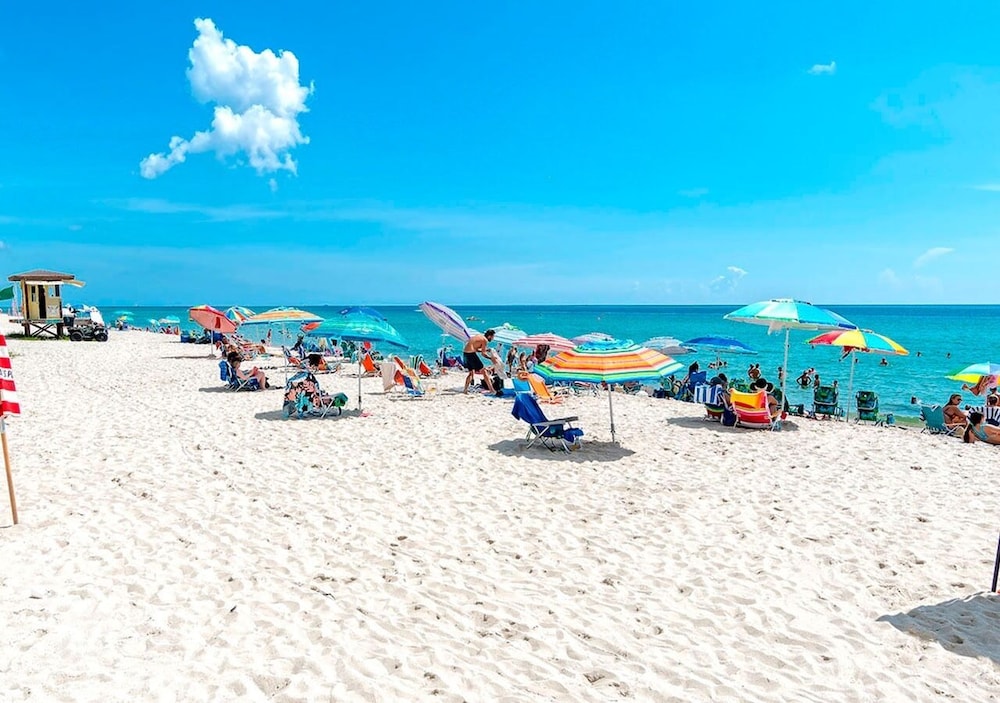 The Tides by Miami Te Espera