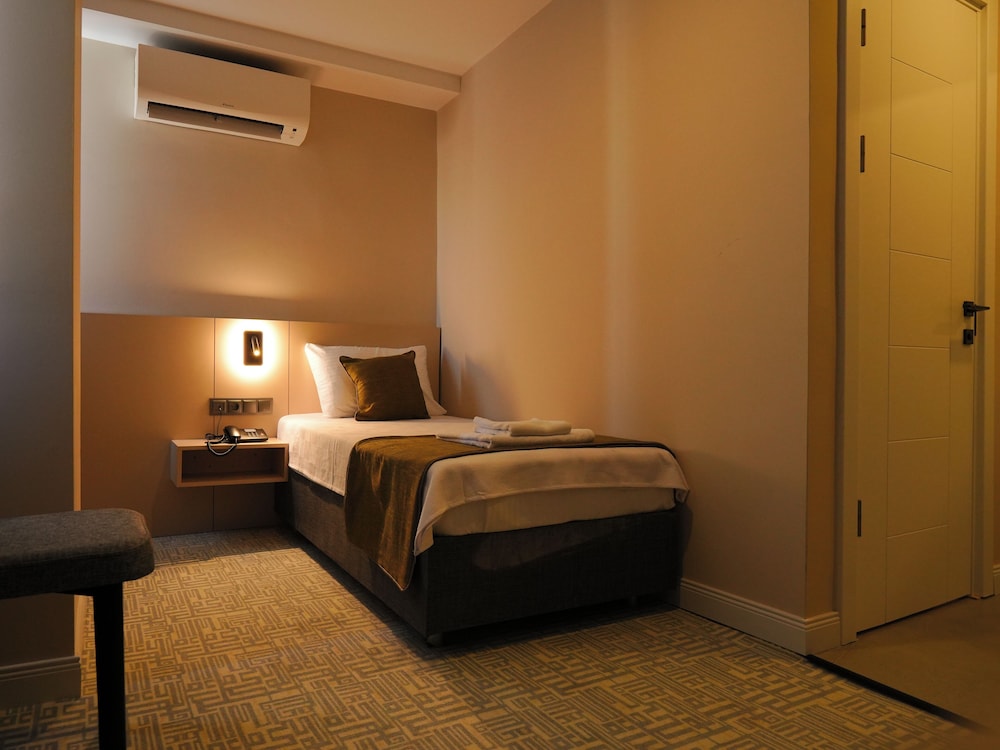 Bonnie City Hotel - Image 15