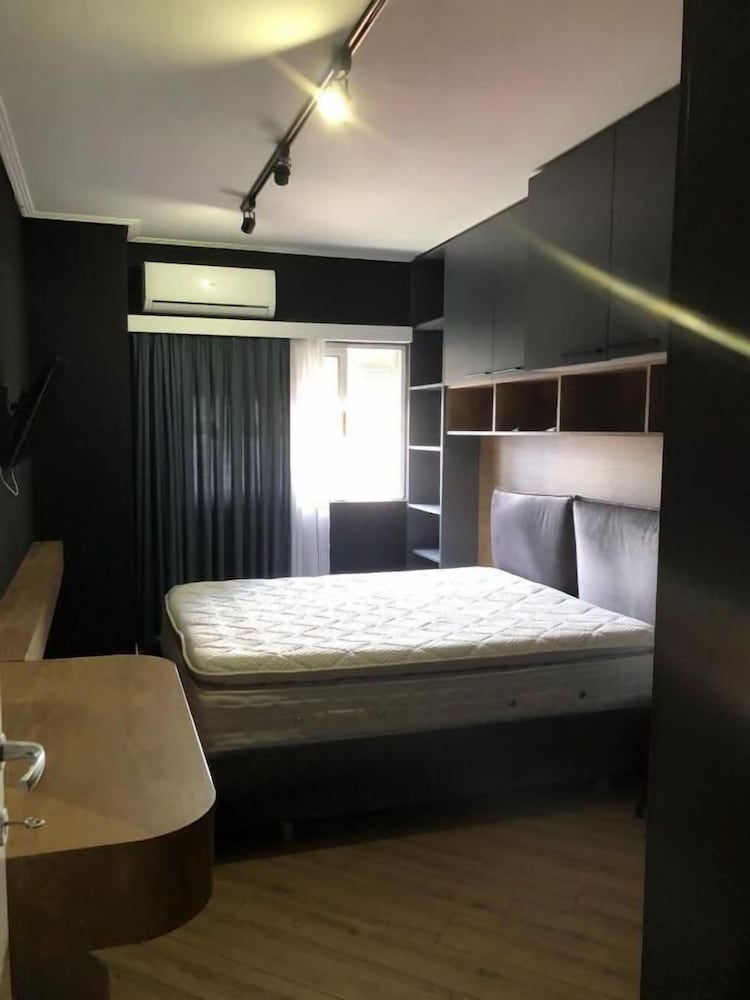 Tirent Apartment Komuna Parisit 1