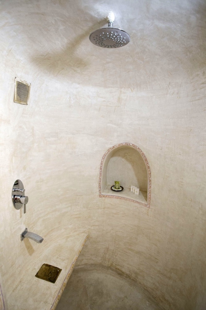 Aura Caves