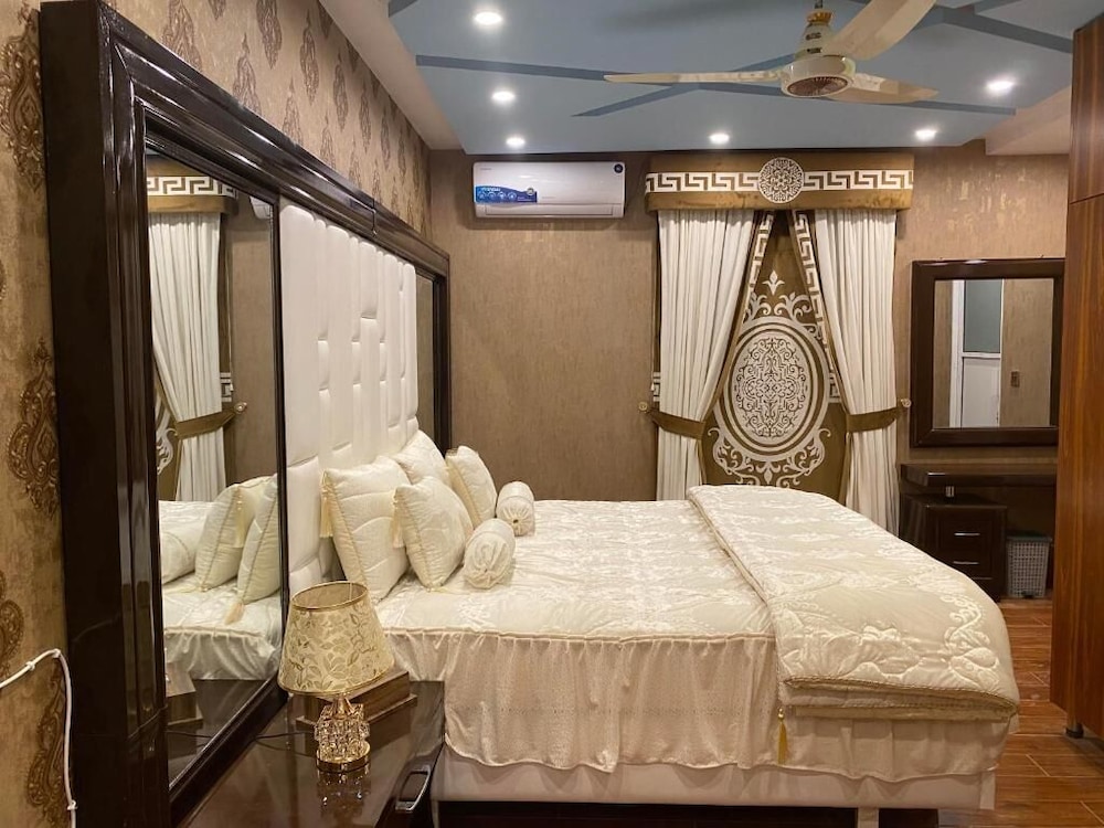 Burj Al Bahria Town Luxury Suites view 2