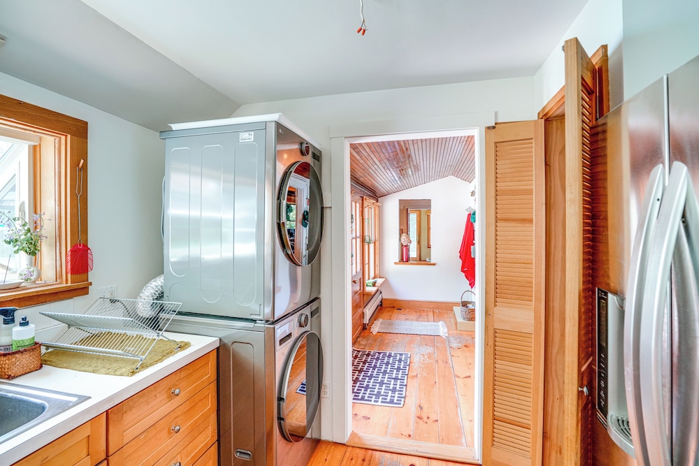 9 Mi to Dtwn Hudson: Pet-friendly Home w/ Pool