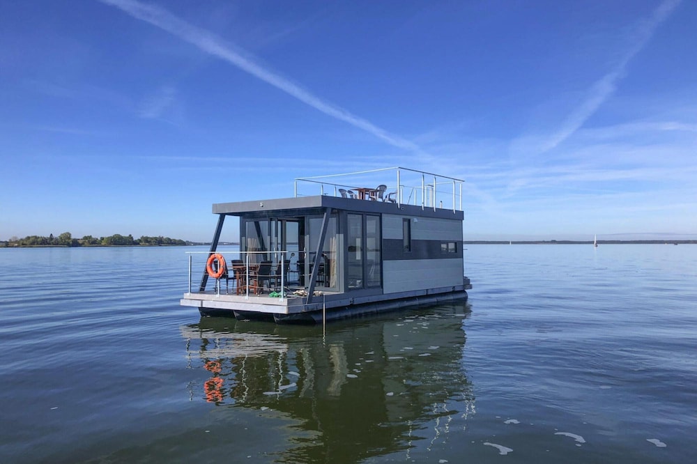 Houseboat in Kamien Pomorski With a Terrace