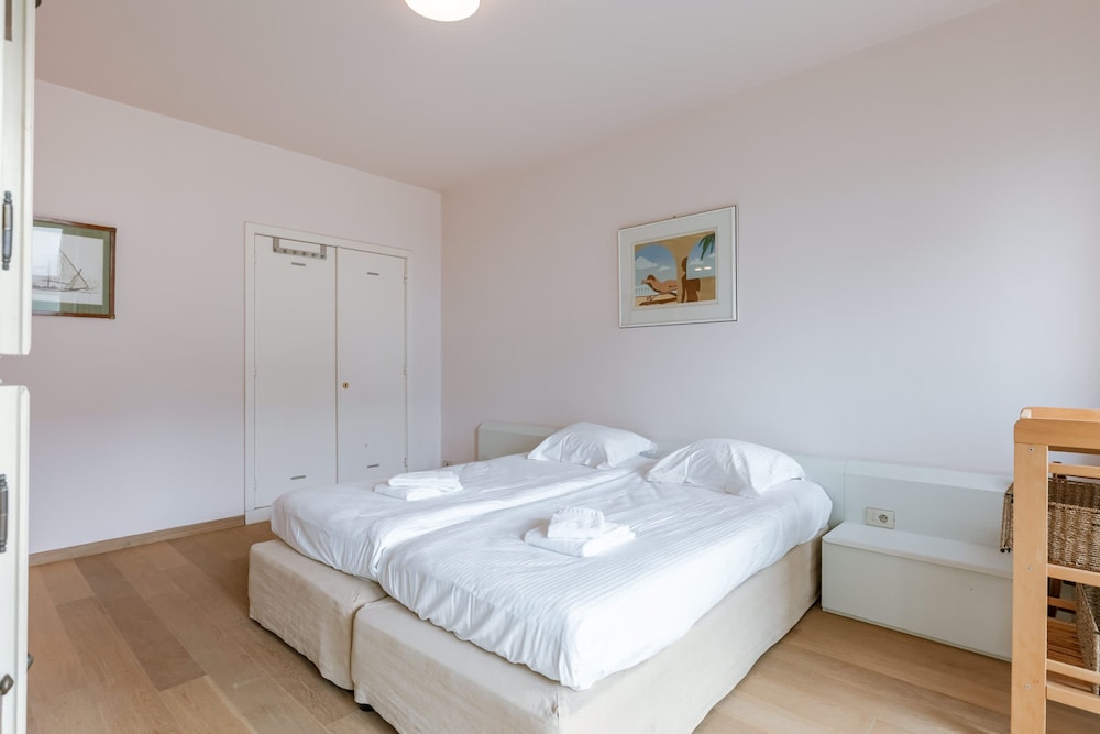 Huswell - Stunning Views Prime Location