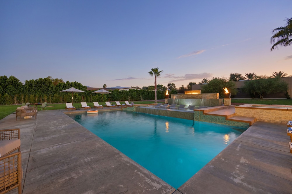 Starlight Estate by Avantstay 20 People Architectual Mansion w Pool Tennis Court Game Room