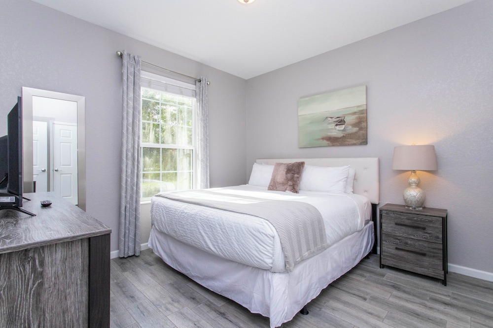 Magnificent 2 Bedroom Apartment Vista Cay Resort 107