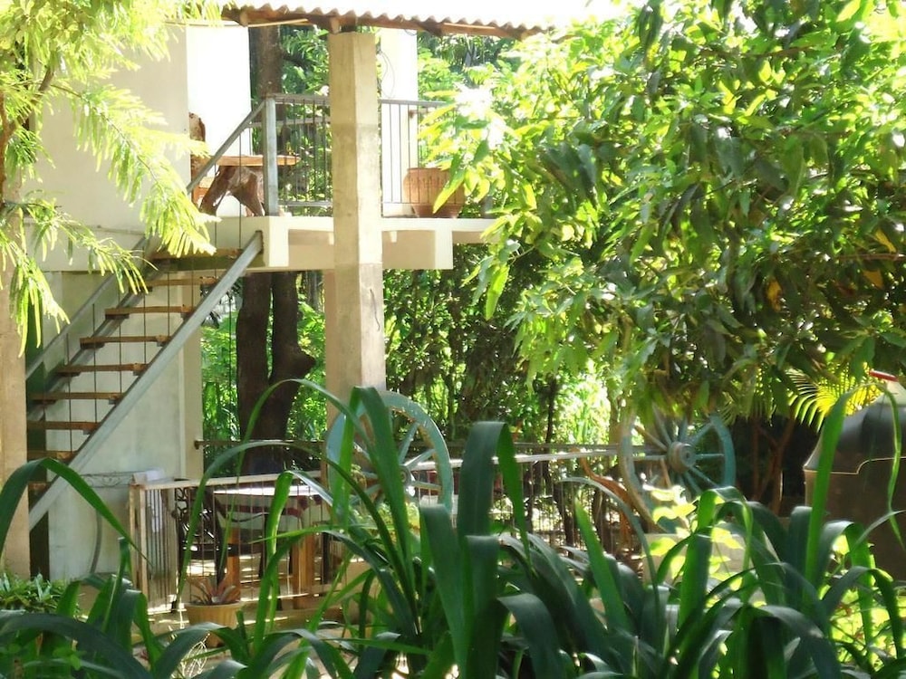 New Green Hut Inn & Restaurant view 4