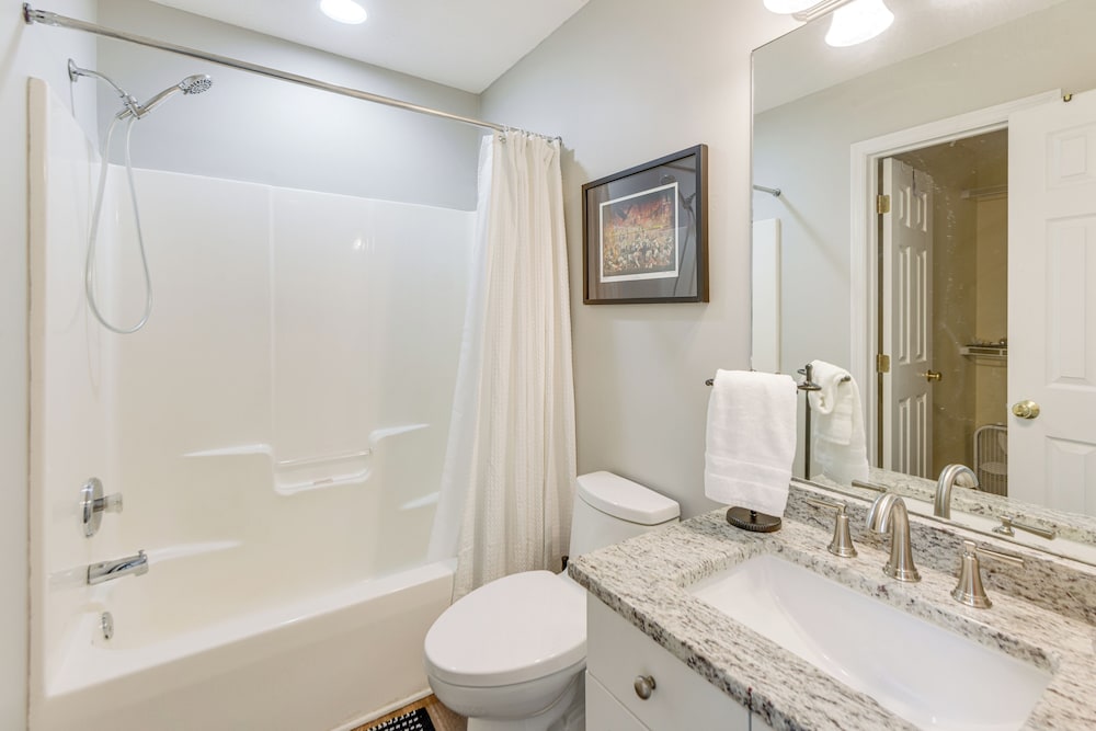 2 Mi to Tiger Territory! Condo w/ Community Pool