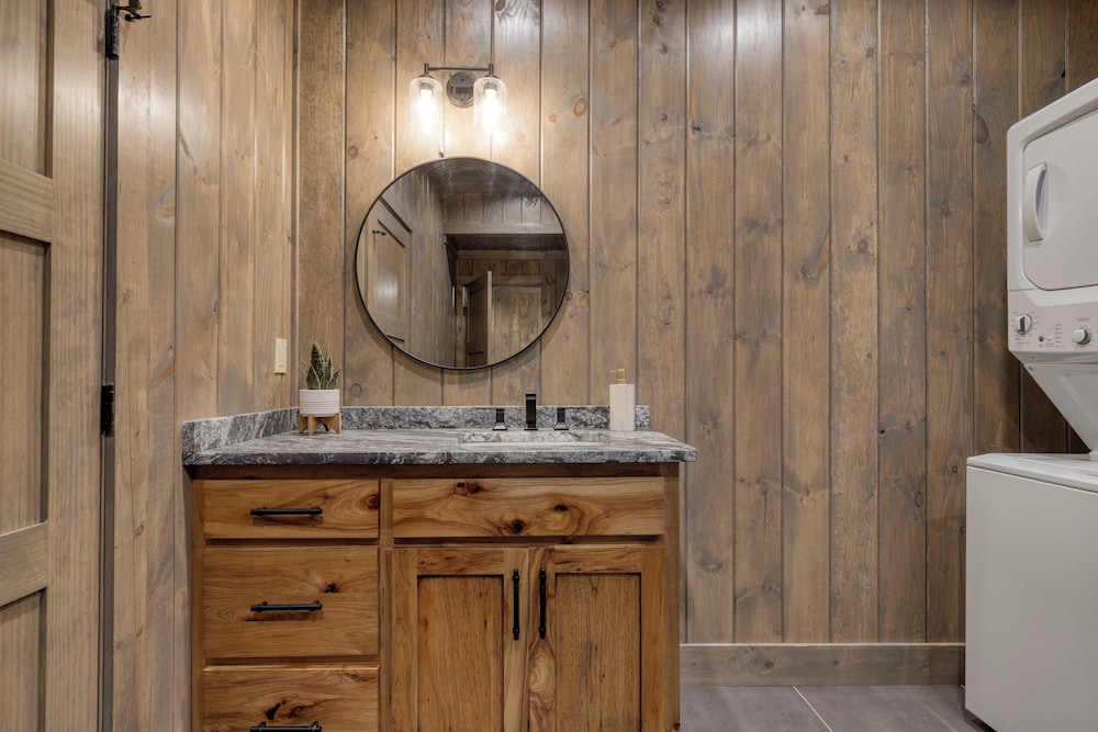 Luxe Cabin w/ Hot Tub, Views & Game Room Sleeps 10 Do Good Holler by Avantstay