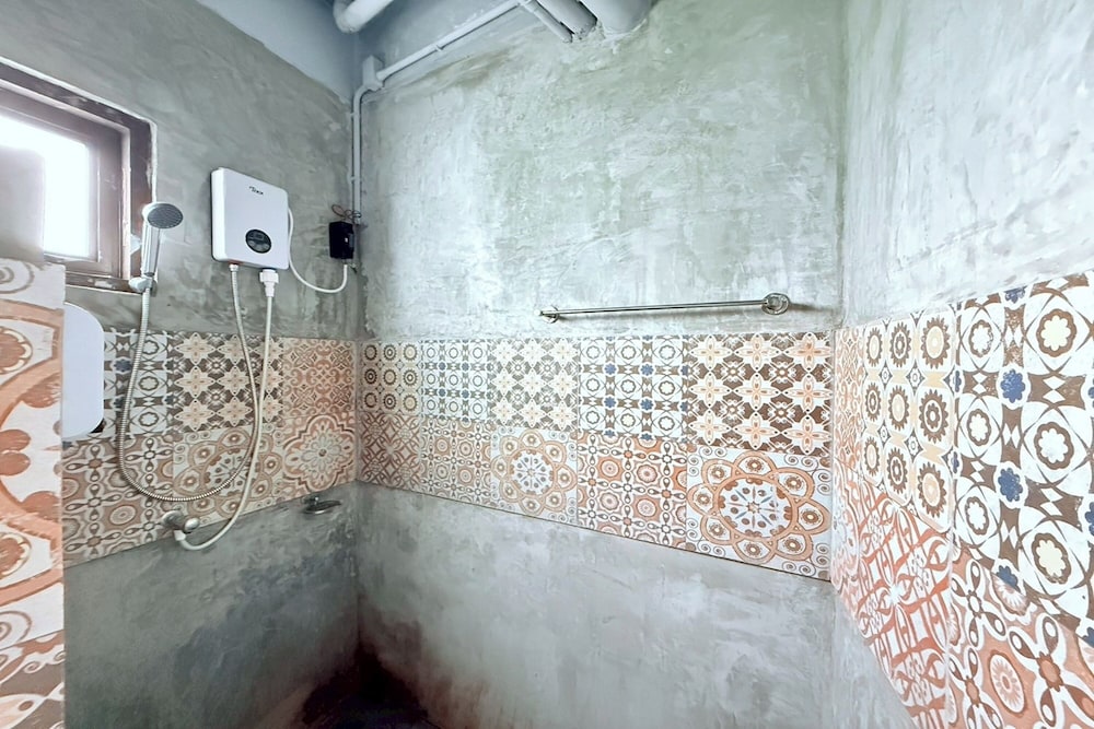 Sukhum Huai Khwang Guest House