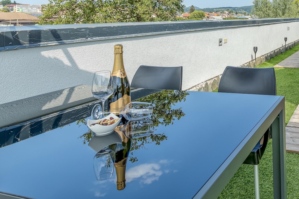 Rooftop Home With Whirlpool Sauna