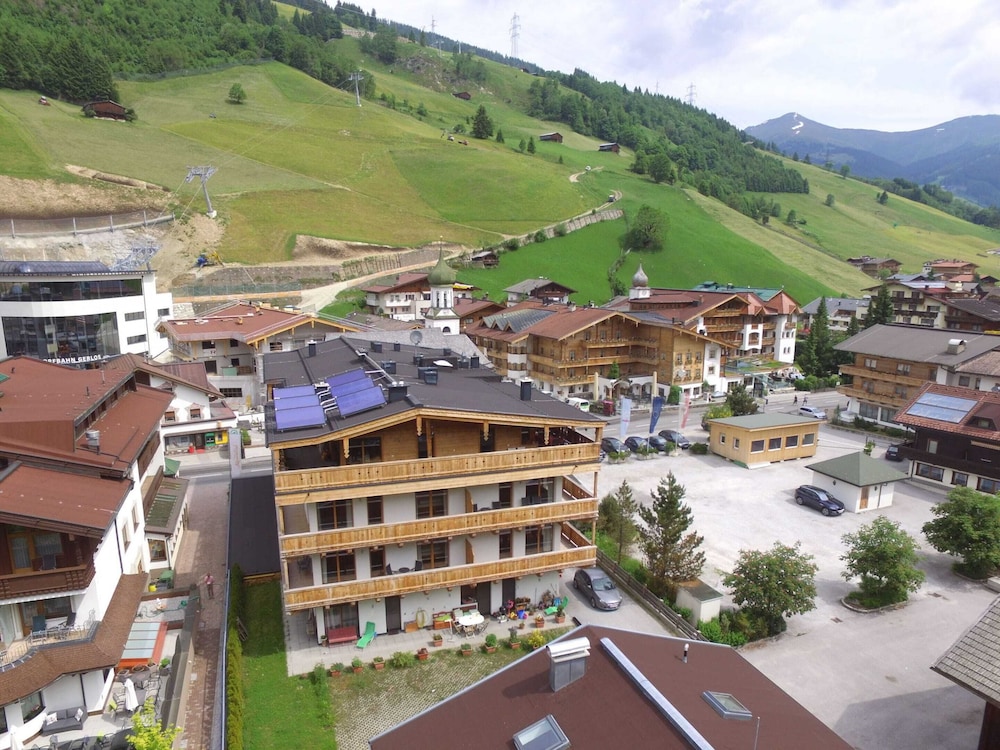 Luxurious Apartment With Sauna, Garage, Roof Terrace