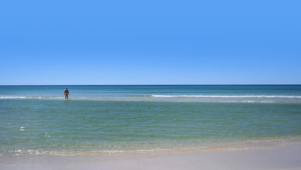 5BR Sleeps 14 in Seagrove Beach, Golf Cart, 6 Bikes, Pool + Free Attractions!