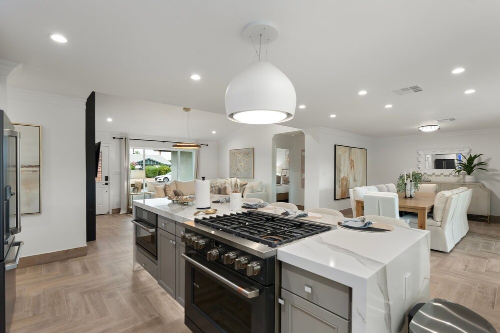 NEW The Hensley on Hubbell Designer Oasis w Pool