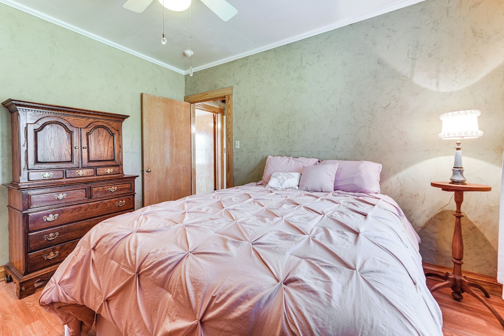 8 Mi to Lafayette: Dog-friendly Home w/ Large Yard view 2
