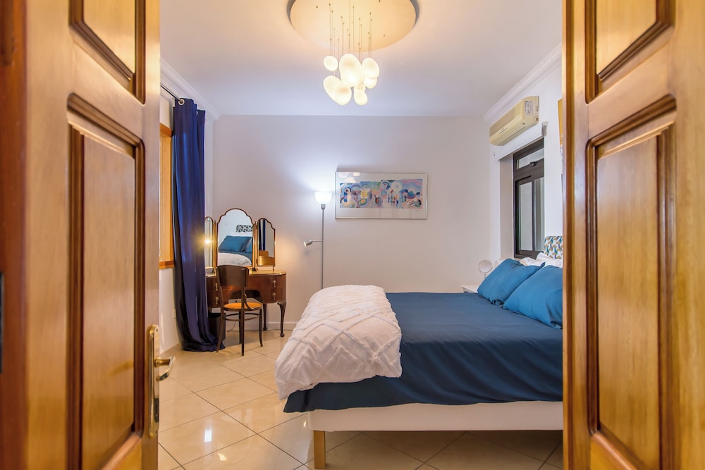 A Magnificent Sunny Seafront Apart Sliema