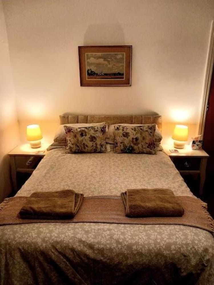 Regis Lodge Guesthouse