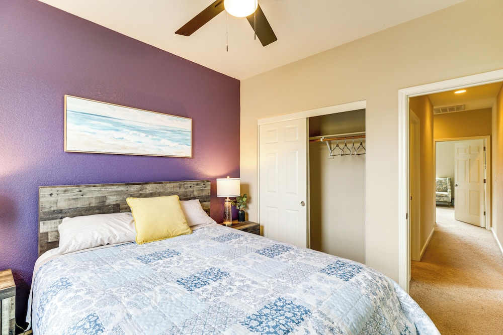 6 Mi to Dtwn Reno: Mtn-view Retreat w/ Fireplace!