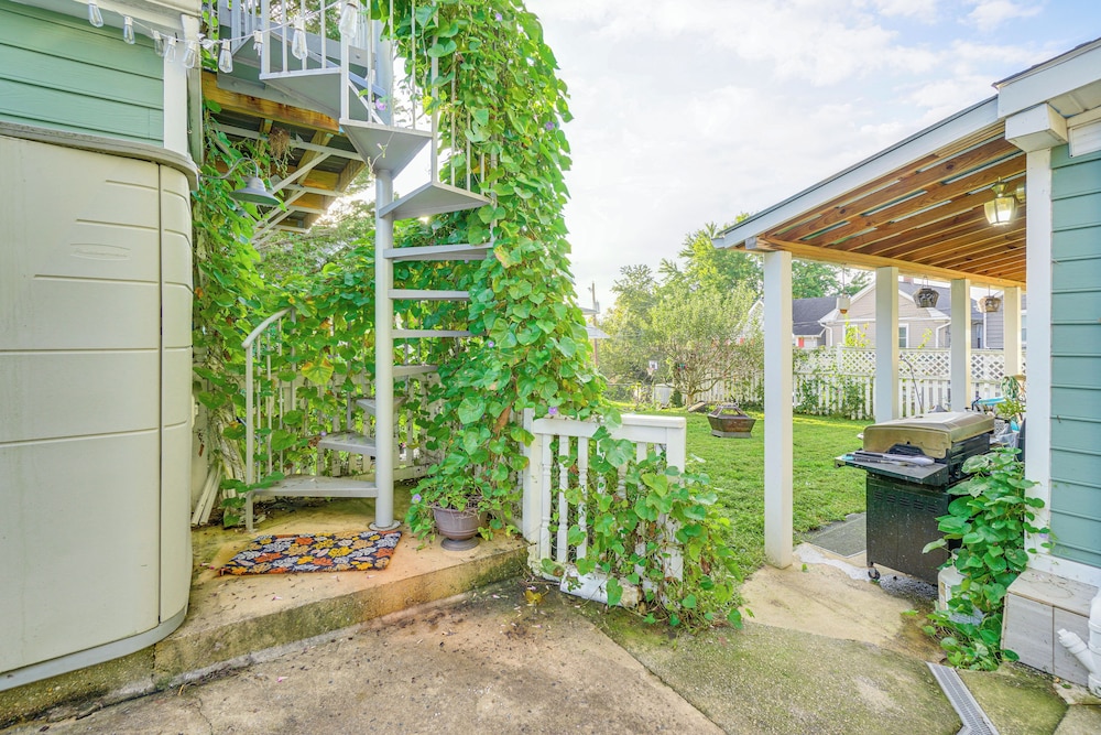 Epic Brunswick Apartment With Deck! view 5