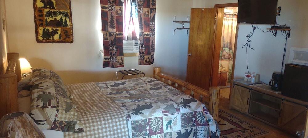 Tucumcari Vacations - The Yucca Motel and Cabins - Property Image 5