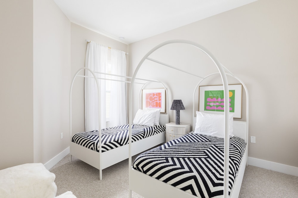 Summerville Vacation Homes by Columbia Management