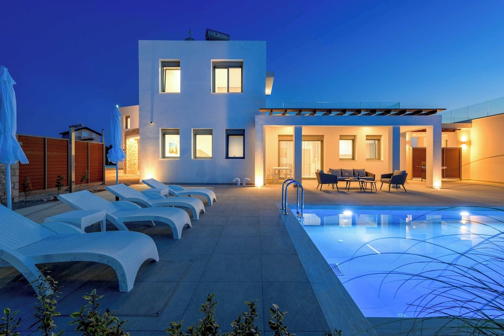 Villa Panaxia Akte