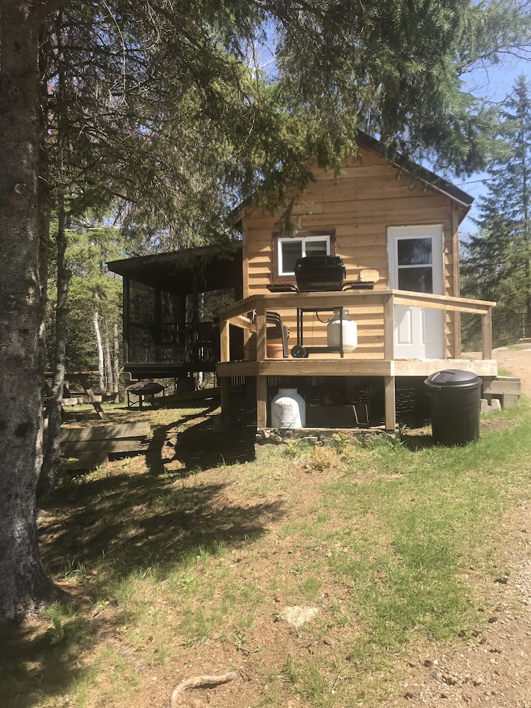 Longmuir's Hidden Cove Cottage Resort
