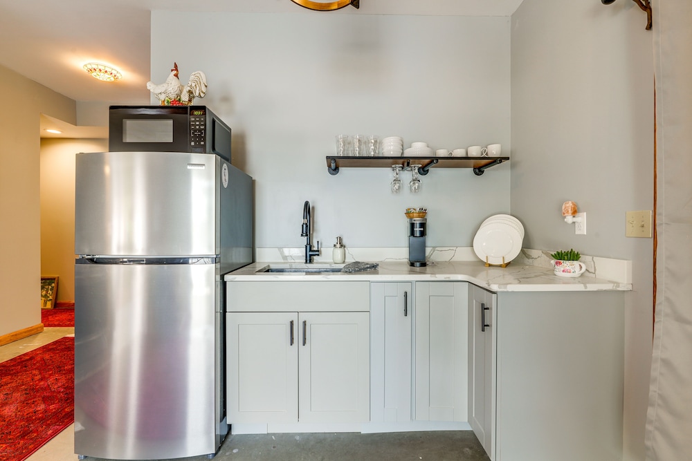 Lakefront Orange Vacation Rental - Pet Friendly!