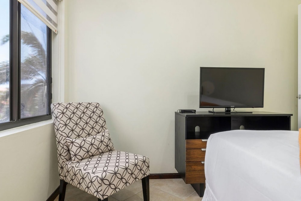 2br2ba Townhome With Pools GYM Gold Coast