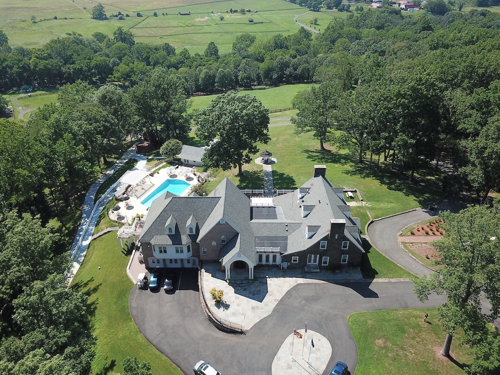 Leesburg Vacations - The Manor at Courtland Farm - Property Image 1