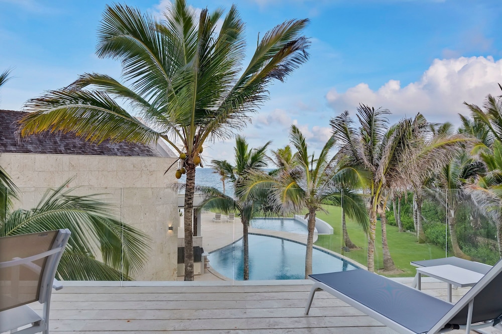Exquisite Villa w Stunning Ocean Views Gym Golf