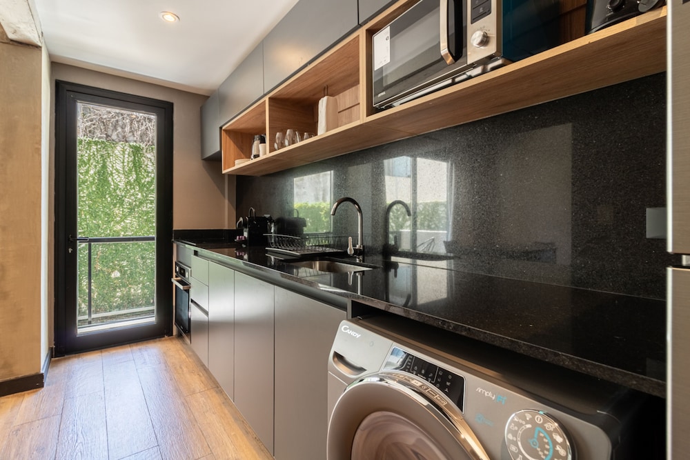 higgihaus 107 Sleeps 4 Monday - Friday