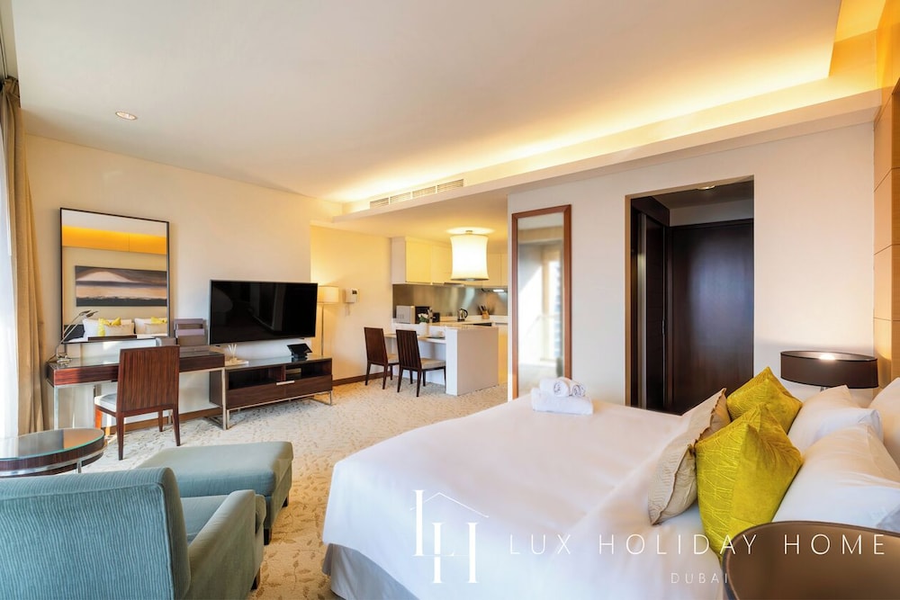 LUX | The EMAAR Fashion Avenue Studio