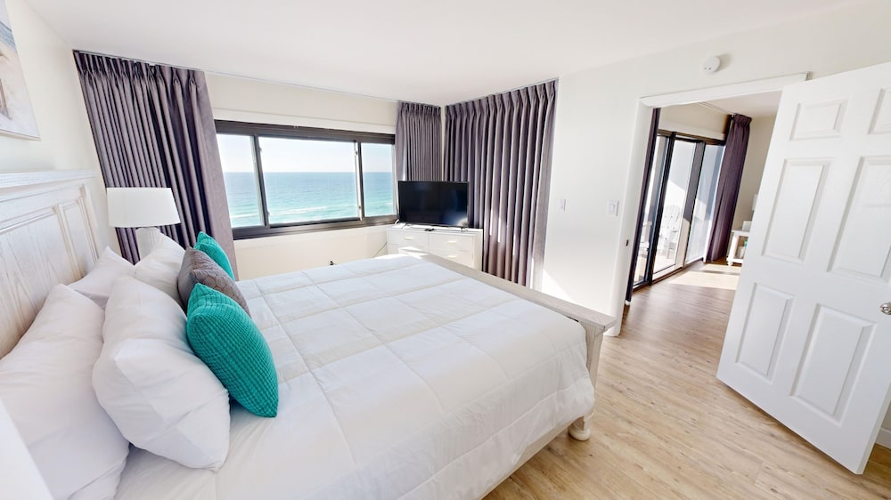 Emerald Towers 904 2 Bedroom Condo