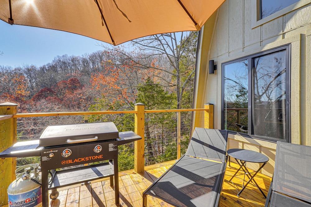 Fish, Swim & Kayak: Spacious Beaver Lake Home!