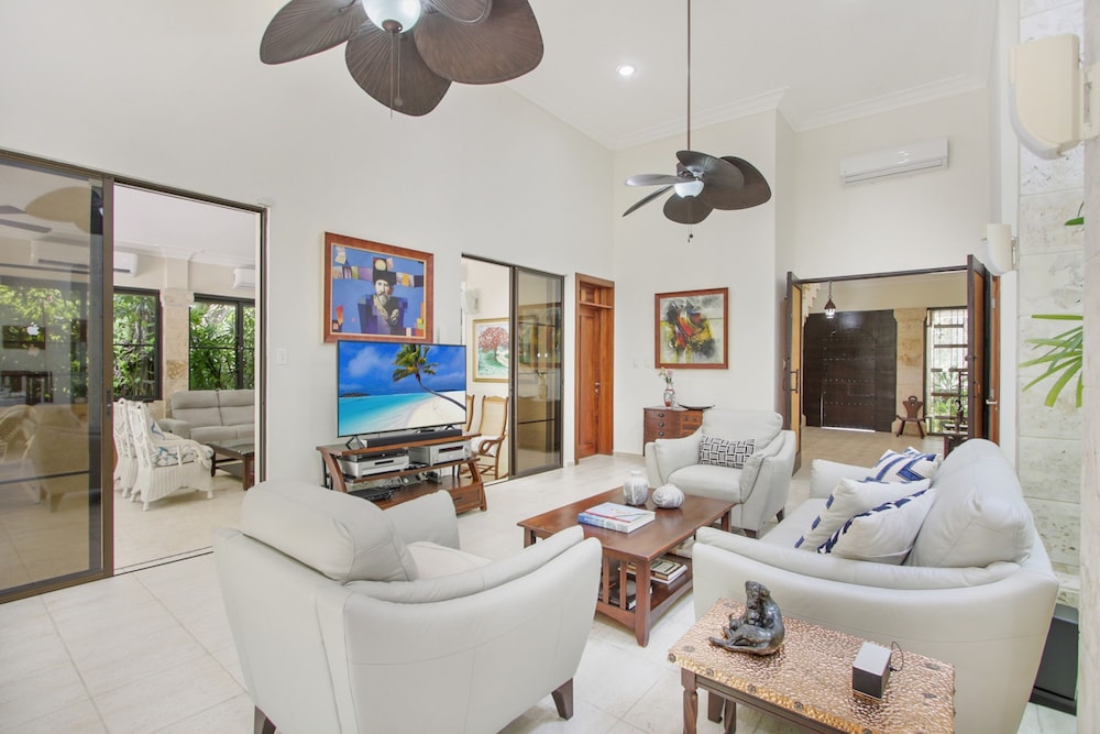 Beautiful Villa Tortuga at Puntacana Resort Club Pool Garden Golf Cart Maid