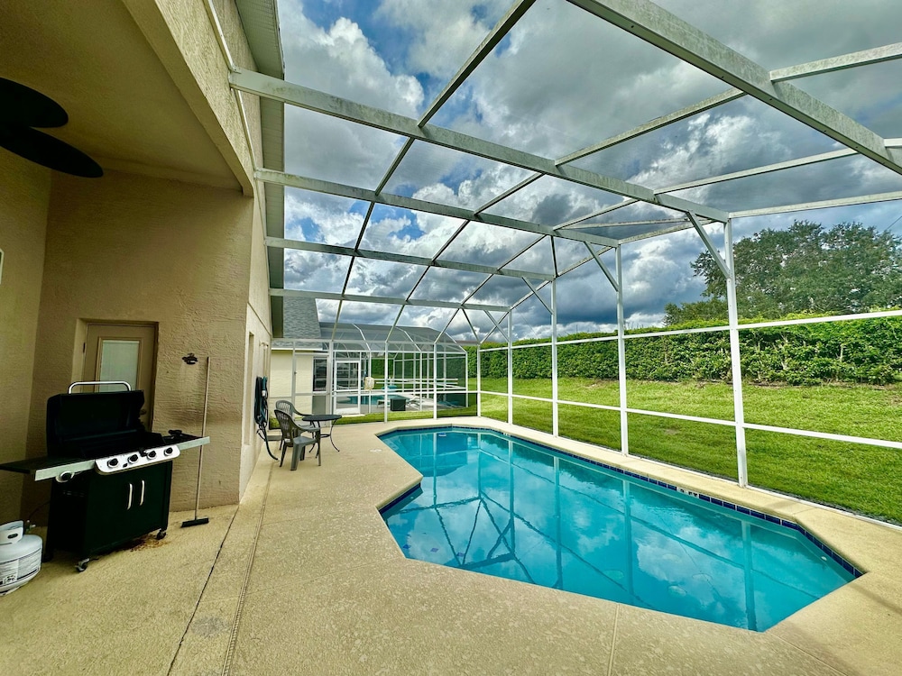 Residential Westbury 4BR Pool Home Near Disney Parks