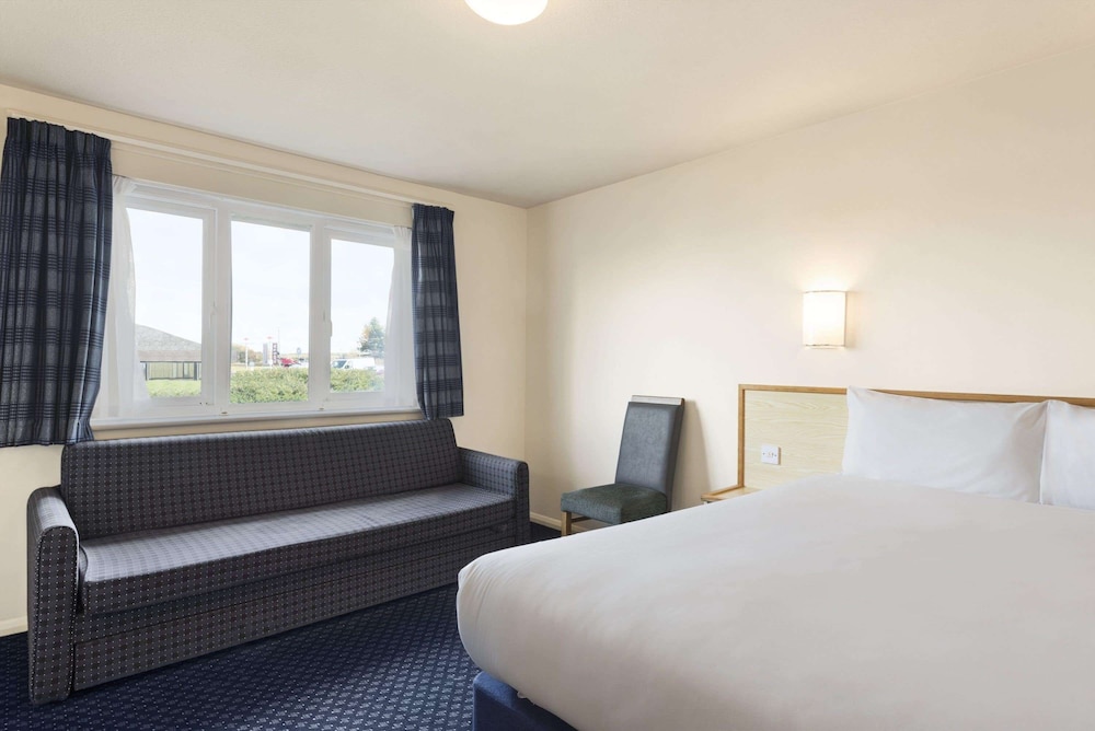 Winchester Vacations - Days Inn by Wyndham Sutton Scotney North - Property Image 9
