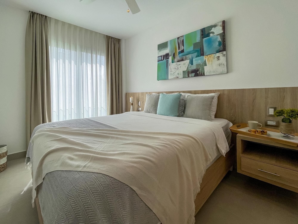 Luxury 2 bed Condo Just Steps From the Beach view 3
