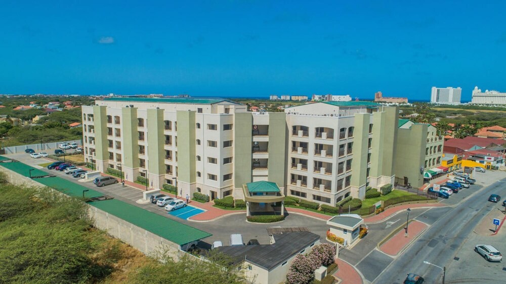 Luxury 1BR Condo Great Location Amenities