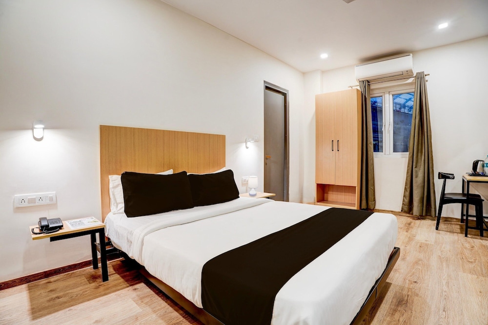 Cozy Stays Near Halasuru Metro Station