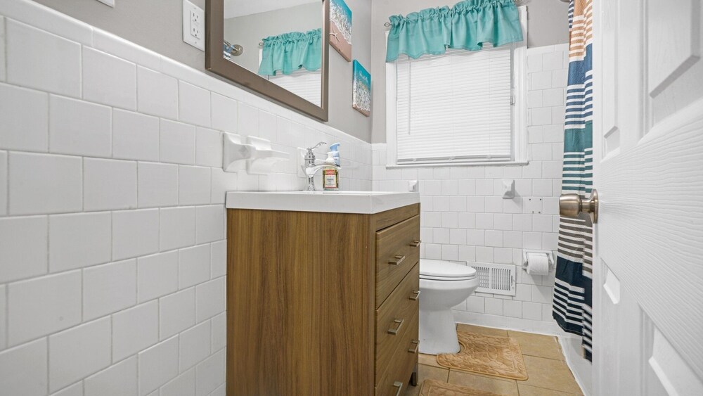 Spacious 3 Bedroom Home With Full Kitchen - Minutes From ATL Airport! 3 Home by Redawning view 4