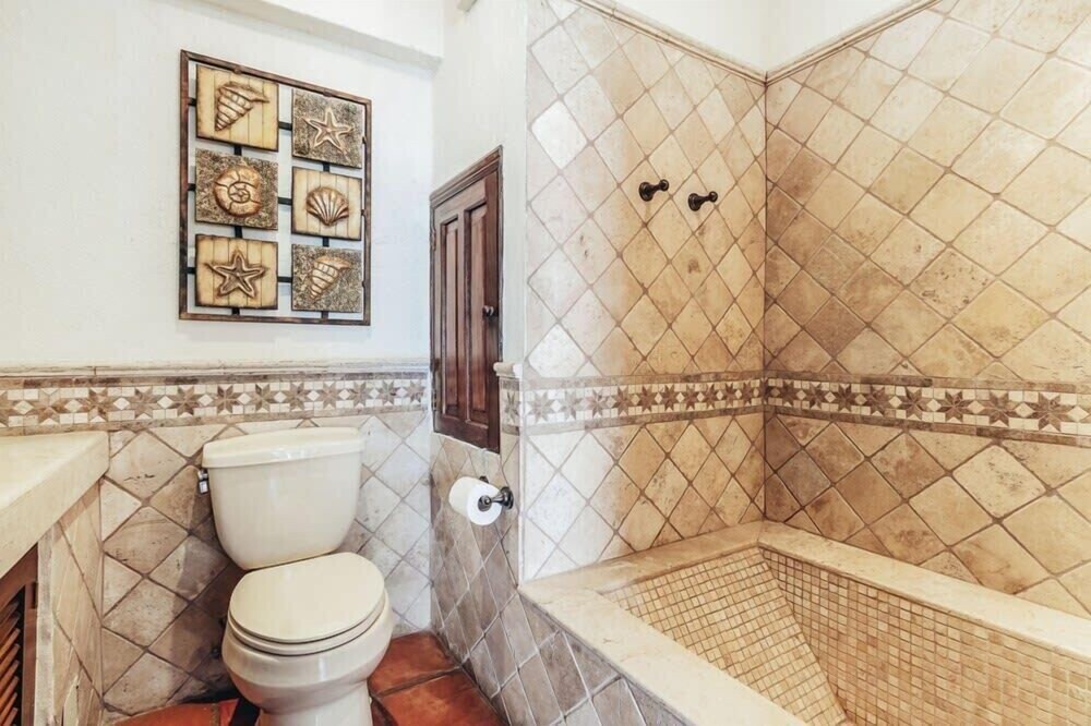 Ocean View 3Br Condo-balcony-beach-pool - 812