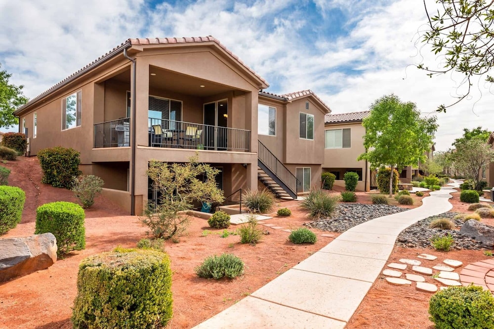 2 Units Reunion Property 7 Bedroom Home