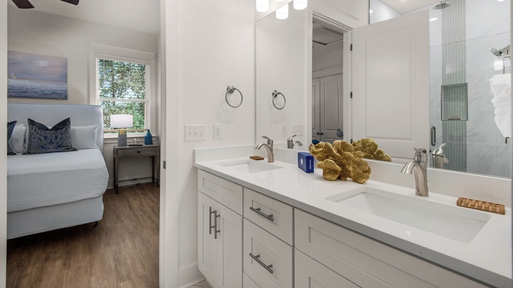 Spacious 4BR With 2 Master Suites, Golf Cart, .3 Miles to Beach - Sleeps 15
