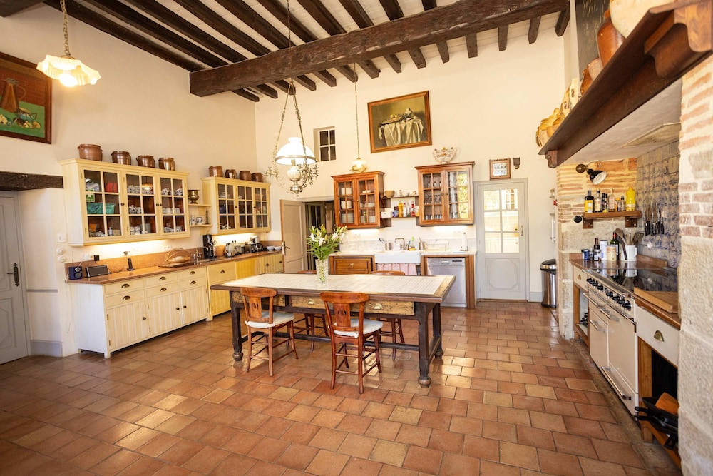 18th Century Ch Teau With Stunning Pool Gardens